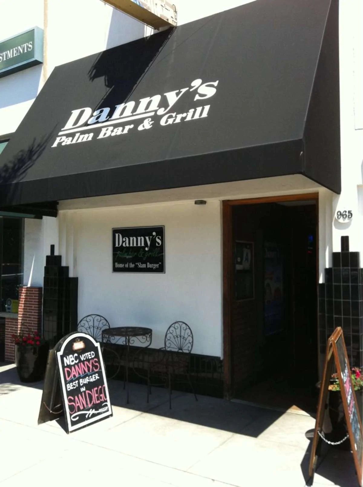 Danny's Palm Bar & Grill